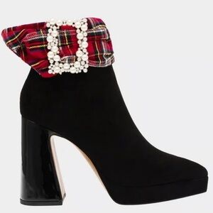 NEW BETSY JOHNSON idris chunk heel embellished pearl booties size 9.5